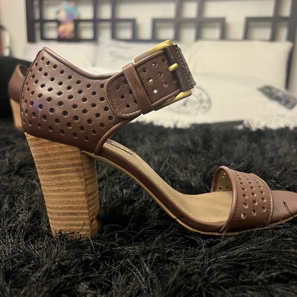 ECCO OMAK PERFORATED SANDAL - Picture 3 of 7